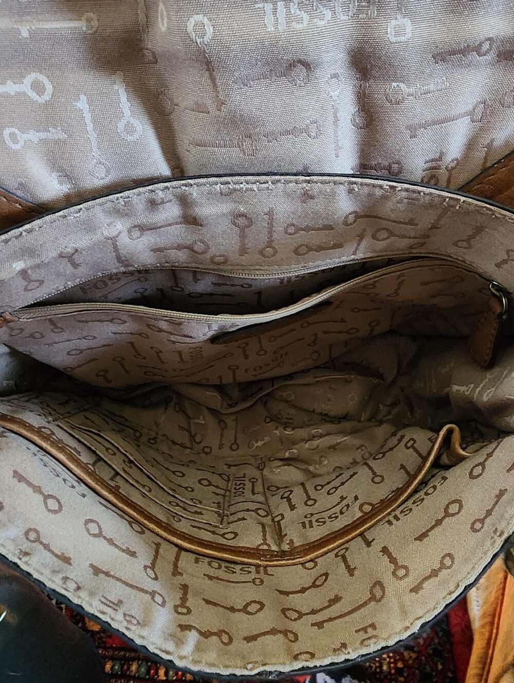 Fossil Leather Crossbody Saddle Bag Brown Key Charm Flap Purse Adjustable Strap - Picture 15 of 16